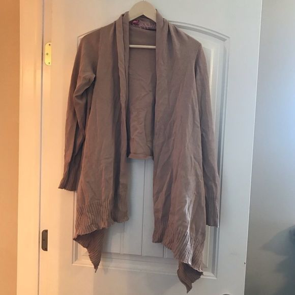 Sir Alistair Rai Lotus Wrap - Picture 3 of 5